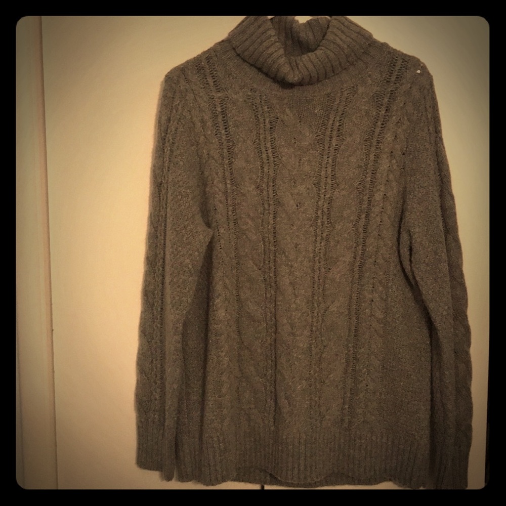 L.L. Bean heritage sweater, cable, pull over - Picture 2 of 5
